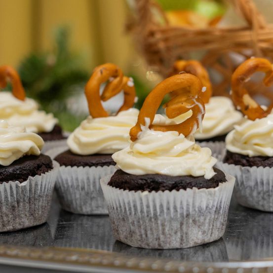 Bild enthält, Cream, Dessert, Food, Icing, Cake, Cupcake, Food Presentation