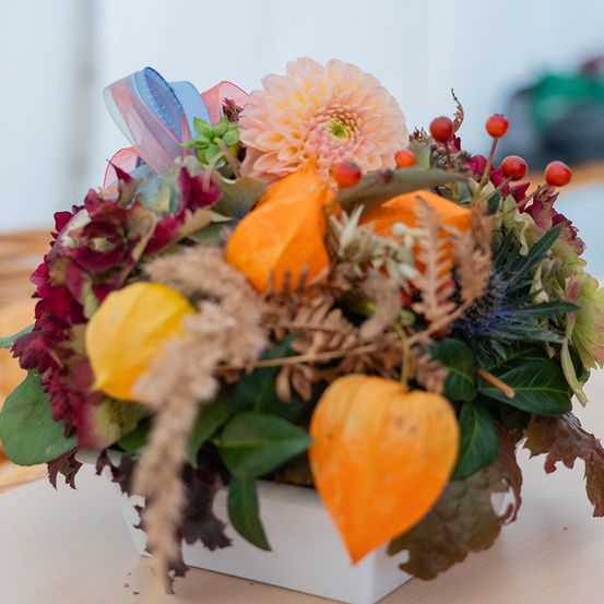 Bild enthält, Flower, Flower Arrangement, Plant, Flower Bouquet, Art, Floral Design, Graphics, Pattern