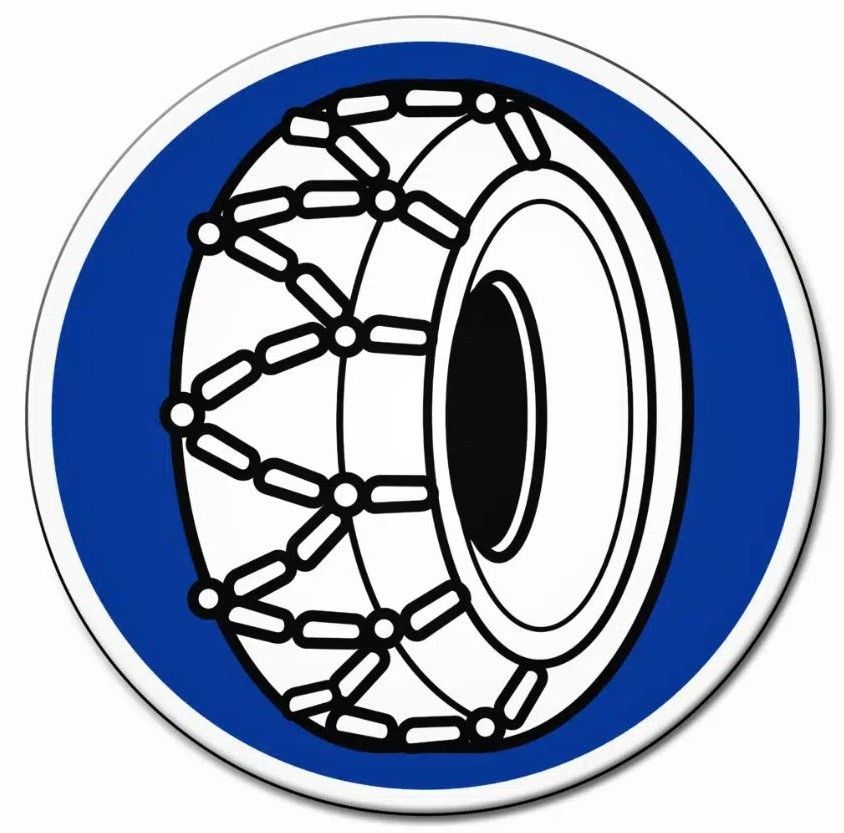 Ein runder Aufkleber mit blauem Rand, der einen Reifen mit einem Kettenmuster um den Umfang zeigt.
