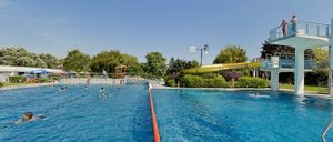 Bild enthält, Water, Person, Swimming, Water Sports, Hotel, Pool, Swimming Pool, Resort, Villa, Outdoors