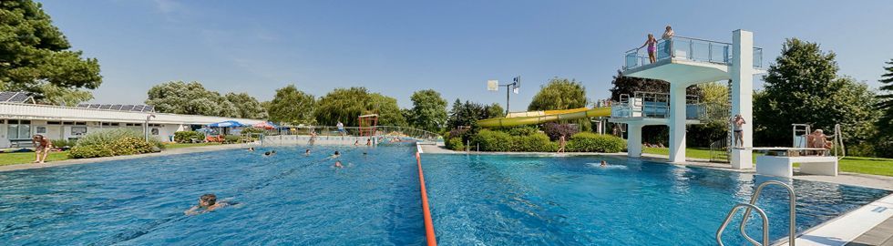 Bild enthält, Water, Person, Swimming, Water Sports, Hotel, Pool, Swimming Pool, Resort, Villa, Outdoors