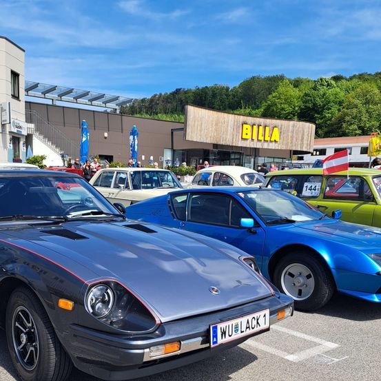 Bild enthält, Car, Transportation, Vehicle, Person, Chair, Furniture