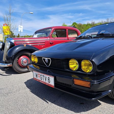 Bild enthält, Machine, Spoke, Car, Coupe, Sports Car, Vehicle, Alloy Wheel, Tire, Wheel, Person