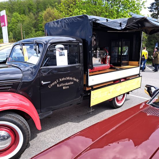 Bild enthält, Machine, Wheel, Transportation, Vehicle, Person, Car, Truck
