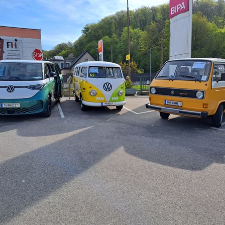 Bild enthält, Caravan, Transportation, Van, Vehicle, Car, Bus, Minibus, Road, Machine, Wheel