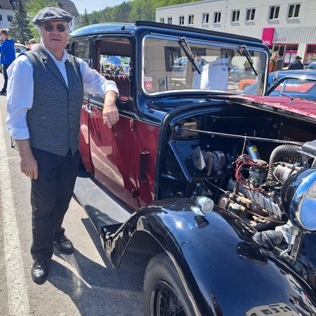 Bild enthält, Adult, Male, Man, Person, Antique Car, Car, Wheel, Model T, Shoe, Car Show