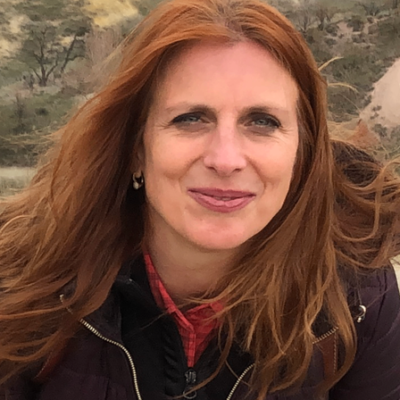 Bild enthält, Coat, Jacket, Head, Person, Photography, Portrait, Smile, Adult, Female, Woman