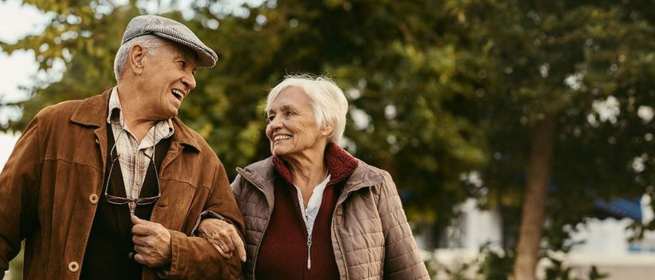 Bild enthält, Head, Person, Face, Happy, Laughing, Jacket, Adult, Male, Man, Smile