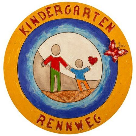 Ein kreisförmiges Logo mit dem Text 'KINDERGARTEN RENNWEG'. In der Mitte befinden sich zwei Menschenfiguren, die Händchen halten, ein Herz und ein Schmetterling.