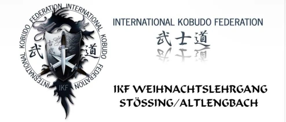 Ein Plakat für eine Veranstaltung der Internationalen Kobudo-Föderation mit dem Titel 'IKF Weihnachtslehrgang Stössing/Altlengbach'. Das Plakat enthält Details wie Datum, Uhrzeit, Ort, Trainer, Thema und Kosten.
