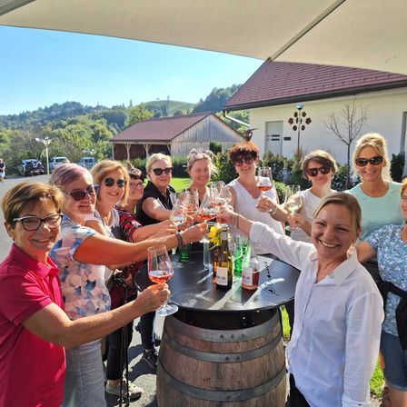 Bild enthält, Nature, Outdoors, Countryside, Adult, Female, Person, Woman, Portrait, Glasses, Rural