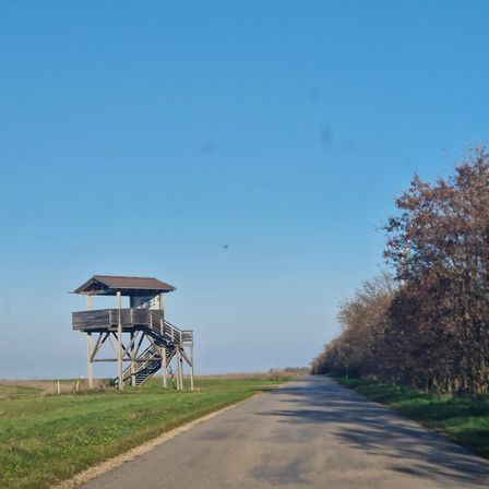 Bild enthält, Outdoors, Shelter, Nature, Scenery, Sky, Grass, Landscape, Road, Path, Horizon