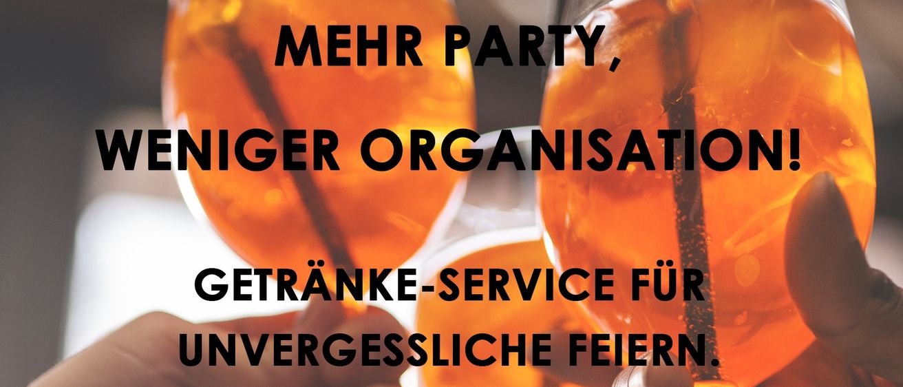 Ein Bild zeigt zwei Hände, die mit goldener Flüssigkeit gefüllte Weingläser stoßen. Der Text lautet 'Mehr Party, weniger Organisation!' und 'Getränke-Service für unvergessliche Feiern.' Das Logo zeigt 'Tradition seit 1890' und 'Getraenke Schumitsich Stocker'.