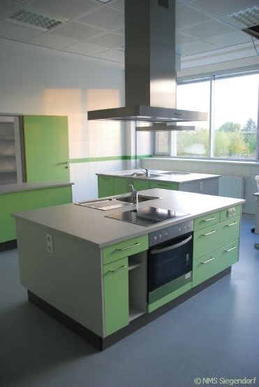 Bild enthält, Indoors, Kitchen, Kitchen Island, Cooktop