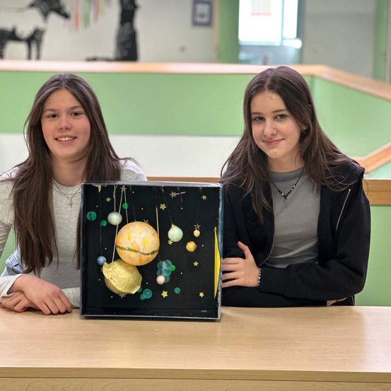 Bild enthält, Person, Student, Face, Happy, Head, Smile