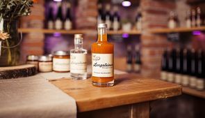 Bild enthält, Alcohol, Beverage, Liquor, Bottle, Cosmetics, Perfume, Whisky