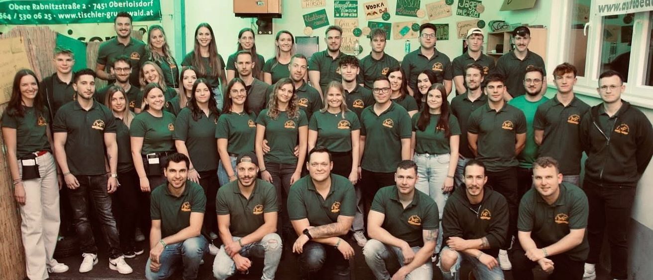 Bild enthält, People, Person, Groupshot, Female, Girl, Teen, Adult, Male, Man, Shoe