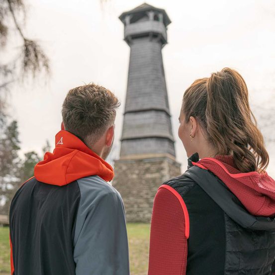 Bild enthält, People, Person, Adult, Male, Man, Female, Girl, Teen, Photography, Scarf