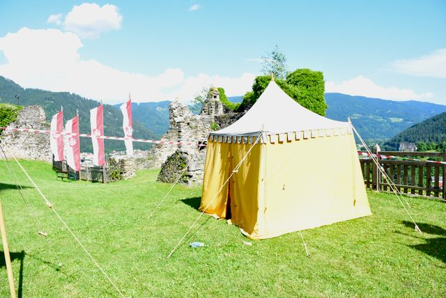 Bild enthält, Tent, Grass, Plant, Outdoors, Camping