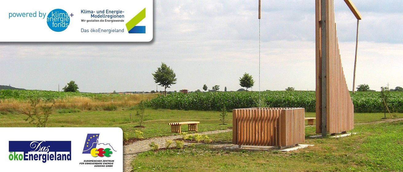 Bild enthält, Grass, Plant, Bench, Furniture, Outdoors, Wood, Play Area, Backyard, Nature, Lawn