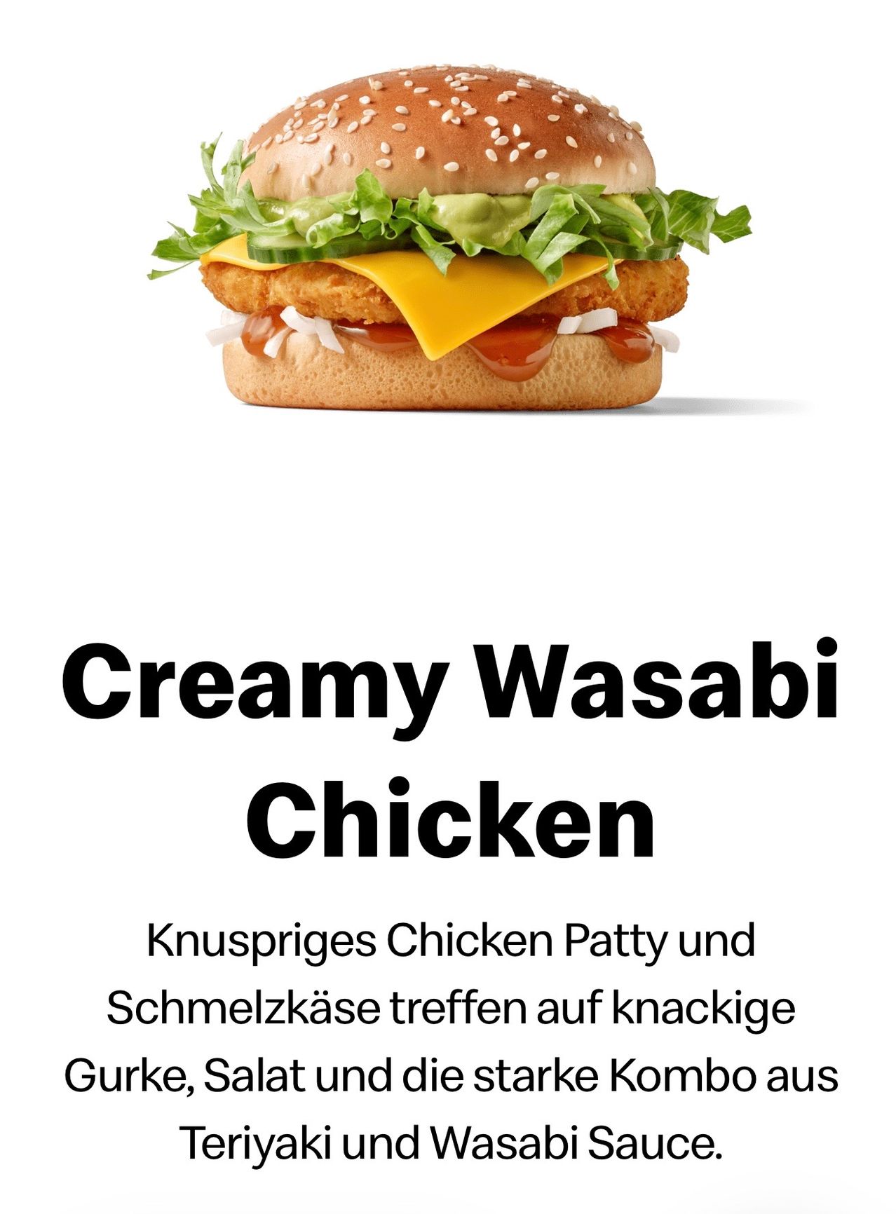 Ein Burger mit einem knusprigen Chicken Patty, geschmolzenem Käse und cremigem Wasabi-Sauce, belegt mit Salat und Gewürzgurken, präsentiert auf einem weißen Hintergrund. Der Burger ist als Creamy Wasabi Chicken gekennzeichnet.