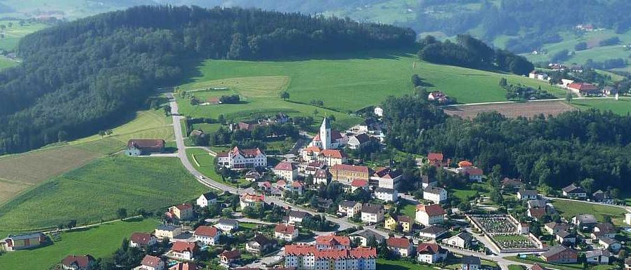Bild enthält, Outdoors, Nature, Countryside, Rural, Village, Building