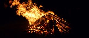 Bild enthält, Fire, Flame, Bonfire