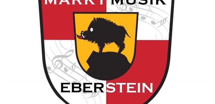 Das Logo zeigt einen stilisierten schwarzen Eber auf einem gelben Schild, umgeben von musikalischen Noten. Der Text 'MARKT MUSIK' steht in fetter weißer Schrift über dem Schild und 'EBERSTEIN' in fetter weißer Schrift darunter. Der Schild ist schwarz umrandet.