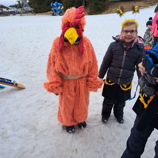 Bild enthält, Coat, Costume, Person, Photography, Portrait, Jacket, Adult, Male, Man, Outdoors