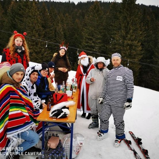 Bild enthält, Adult, Female, Person, Woman, Male, Man, Child, Girl, Hat, Face