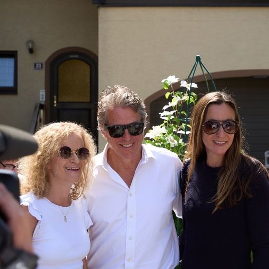 Bild enthält, Sunglasses, Photography, Adult, Female, Person, Woman, Male, Man, Portrait, Potted Plant