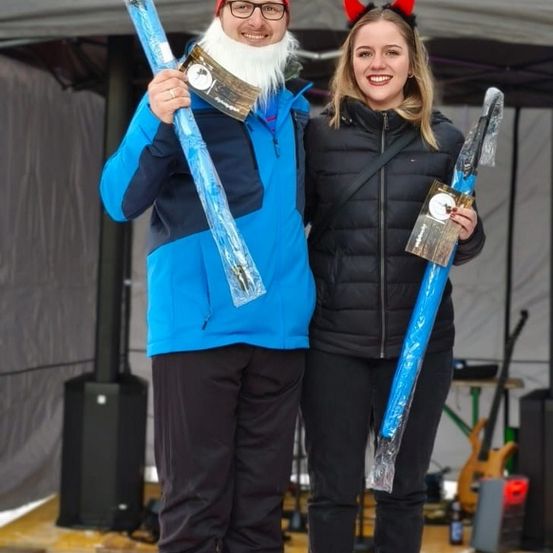 Bild enthält, Photography, Portrait, Coat, Jacket, Pants, Cap, Hat, Shelter, People, Tree