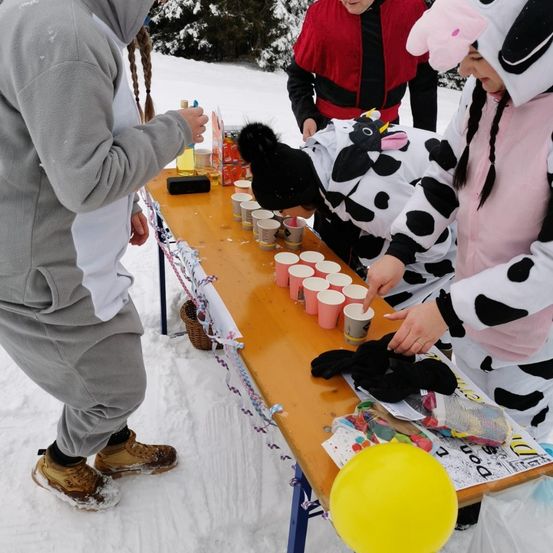 Bild enthält, People, Person, Outdoors, Nature, Photography, Adult, Male, Man, Portrait, Balloon