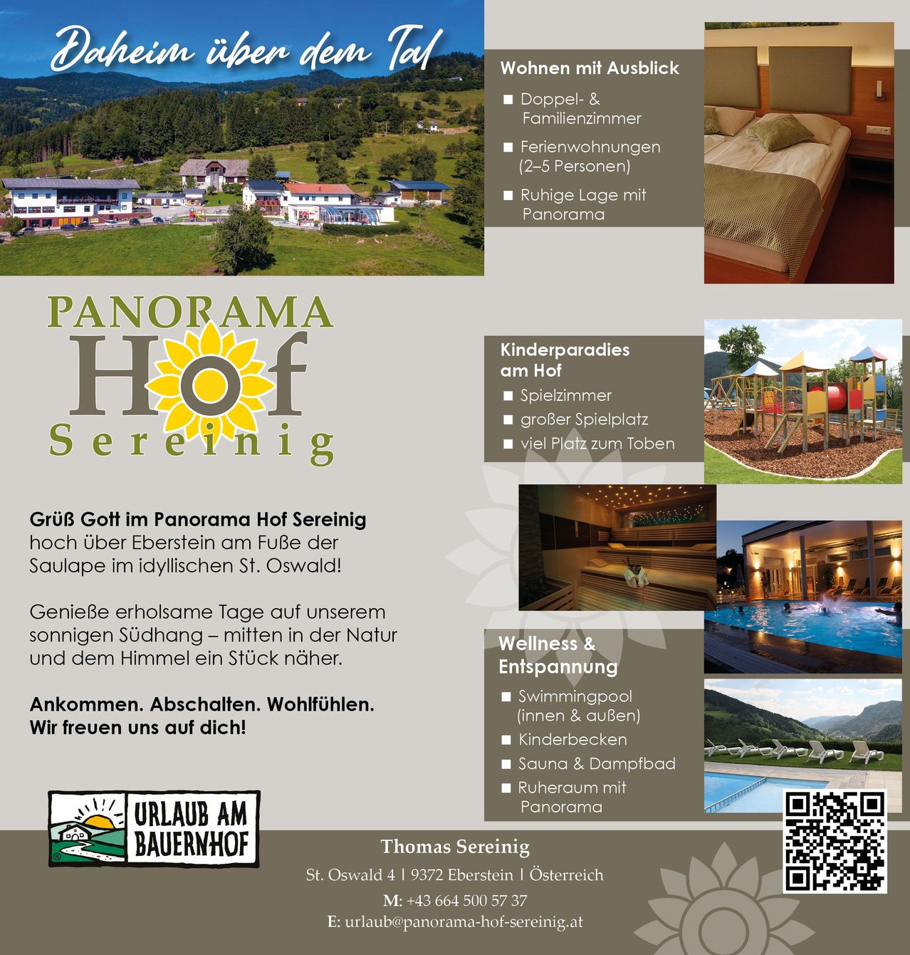 Luftaufnahme von Panorama Hof Sereinig mit Bergkette im Hintergrund. Ausstattung umfasst Doppel- und Familienzimmer, Ferienwohnungen, Panoramablick und Spielplatz. Wellness-Einrichtungen beinhalten Schwimmbad, Sauna, Dampfbad und Entspannungsbereich. Kontaktieren Sie Thomas Sereinig für weitere Informationen.