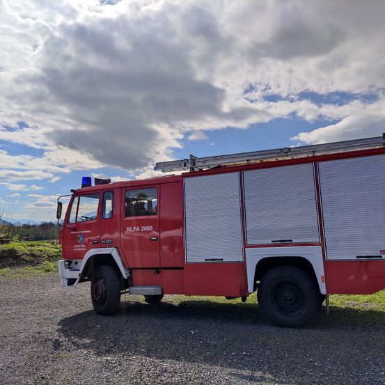 Bild enthält, Transportation, Vehicle, Truck, Fire Truck, Machine, Wheel