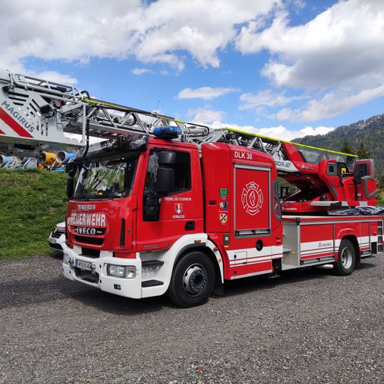 Bild enthält, Car, Transportation, Vehicle, Person, Truck, Fire Truck