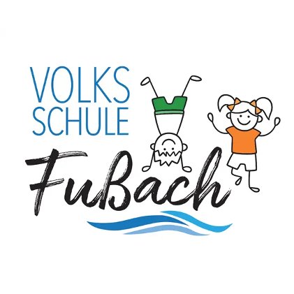 Das Logo der Volksschule Fußbach zeigt eine stilisierte Illustration von drei Kindern, die verschiedene Aktivitäten ausüben, mit Wellen im Hintergrund. Der Text ist fett und modern und betont den Namen der Schule.