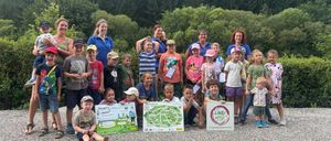 Bild enthält, Grass, Park, Vegetation, Land, Tree, Woodland, Grove, Portrait, People, Jungle