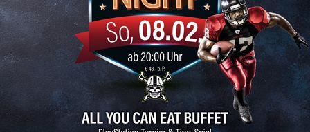Plakat für die Football Night-Veranstaltung mit einem Spieler in roter Uniform, der einen Football hält. Die Veranstaltung findet am 8. Februar ab 20 Uhr statt. Beinhaltet Buffet, PlayStation-Turnier und NFL-Finale Live-Übertragung.