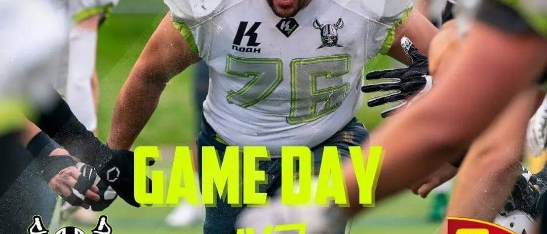 Bild enthält, T-Shirt, Advertisement, Poster, People, Person, Adult, Male, Man, Face, Playing American Football