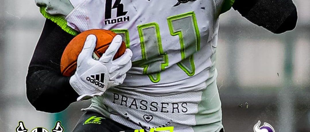 Bild enthält, Helmet, Advertisement, Poster, Football, Person, Playing American Football, Boy, Child, Male, Glove