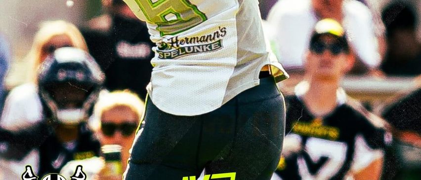 Bild enthält, Helmet, Advertisement, Poster, Person, People, Playing American Football, Adult, Male, Man, Face