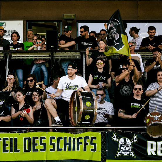 Bild enthält, People, Person, Adult, Male, Man, Group Performance, Music Band, Female, Woman, Face