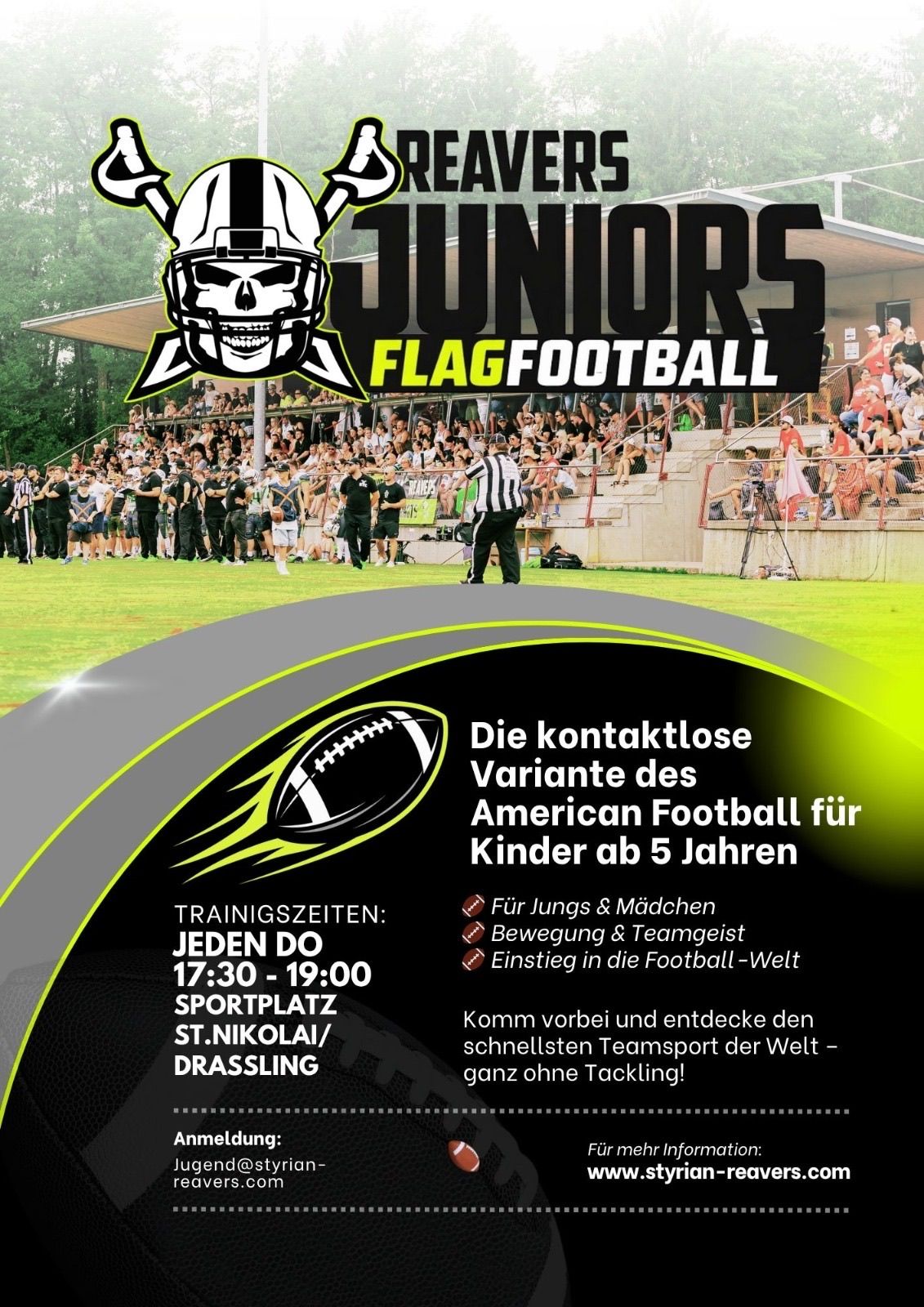 Plakat für Junioren Flag Football mit einer Menge, einem Schiedsrichter und einem Football auf dem Feld. Trainingszeiten: Jeden Donnerstag, 17:30 - 19:00 in St. Nikola/ Draßling.