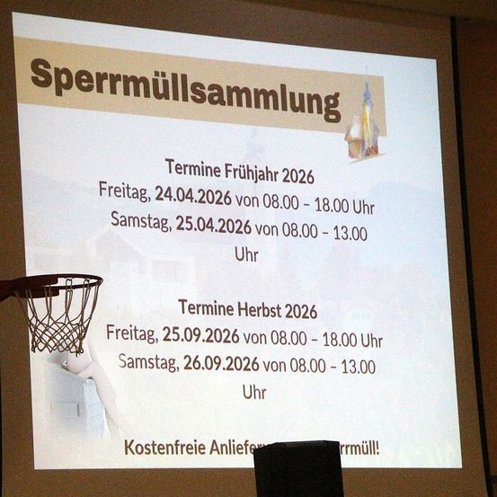 Eine Folie zeigt die Termine für die Spermamühlensammlung im Jahr 2026. Die Frühlingstermine sind der 24. und 25. April, 8 Uhr bis 18 Uhr und 13 Uhr. Die Herbsttermine sind der 25. und 26. September, 8 Uhr bis 18 Uhr und 13 Uhr.