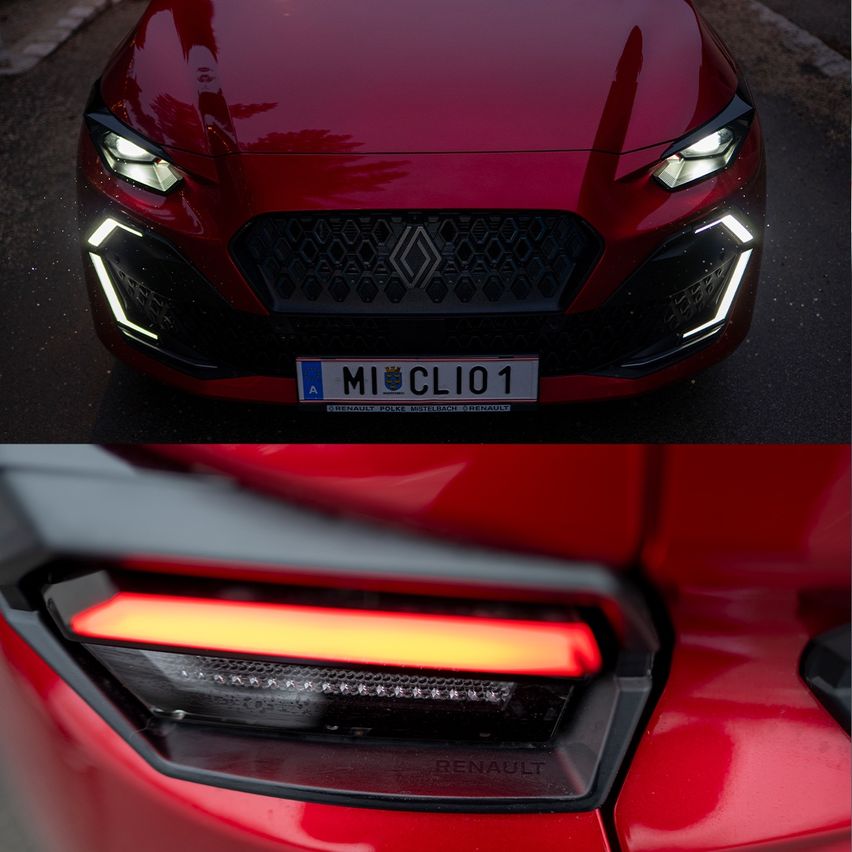 Ein Nahaufnahme der roten Renault Clio-Scheinwerfer und -Rücklichter, die die LED-Lichter zeigen. Der vordere Stoßfänger ist mit dem Renault-Logo versehen.