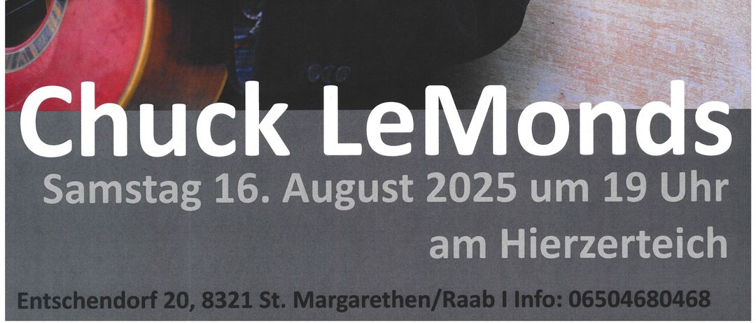 Chuck LeMonds, mit Hut, spielt eine Gitarre mit einem warmen Lächeln vor einem strukturierten Hintergrund.