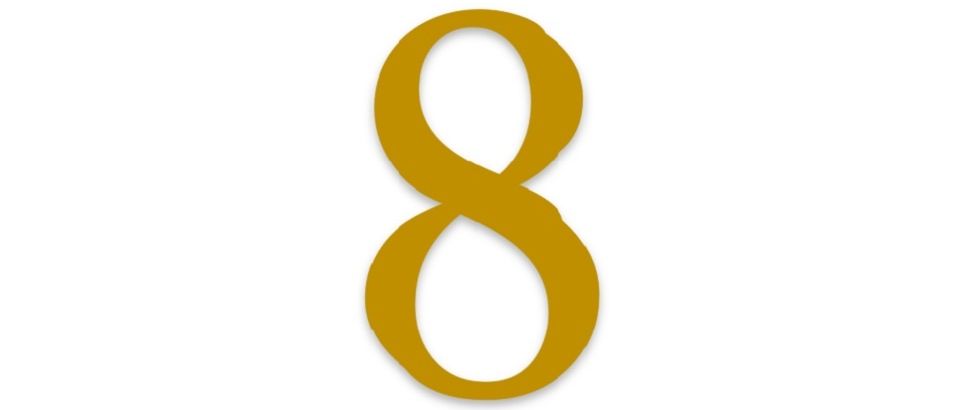 Die goldene Zahl acht ist auf weißem Hintergrund dargestellt.