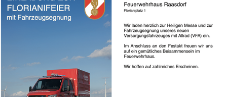 Ein Feuerwehrauto mit der Nummer 122 auf der Seite steht in einem offenen Bereich. Eine Einladung zur Fahrzeugsegnungsveranstaltung am 3. Mai 2020 steht rechts.