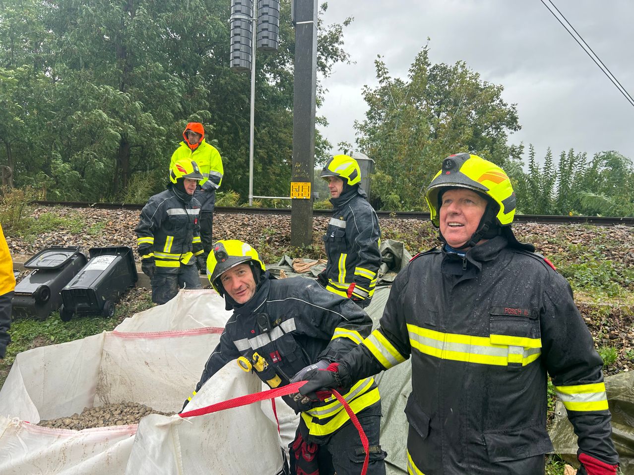 Bild enthält, Helmet, Adult, Male, Man, Person, Face, Head, Rescue